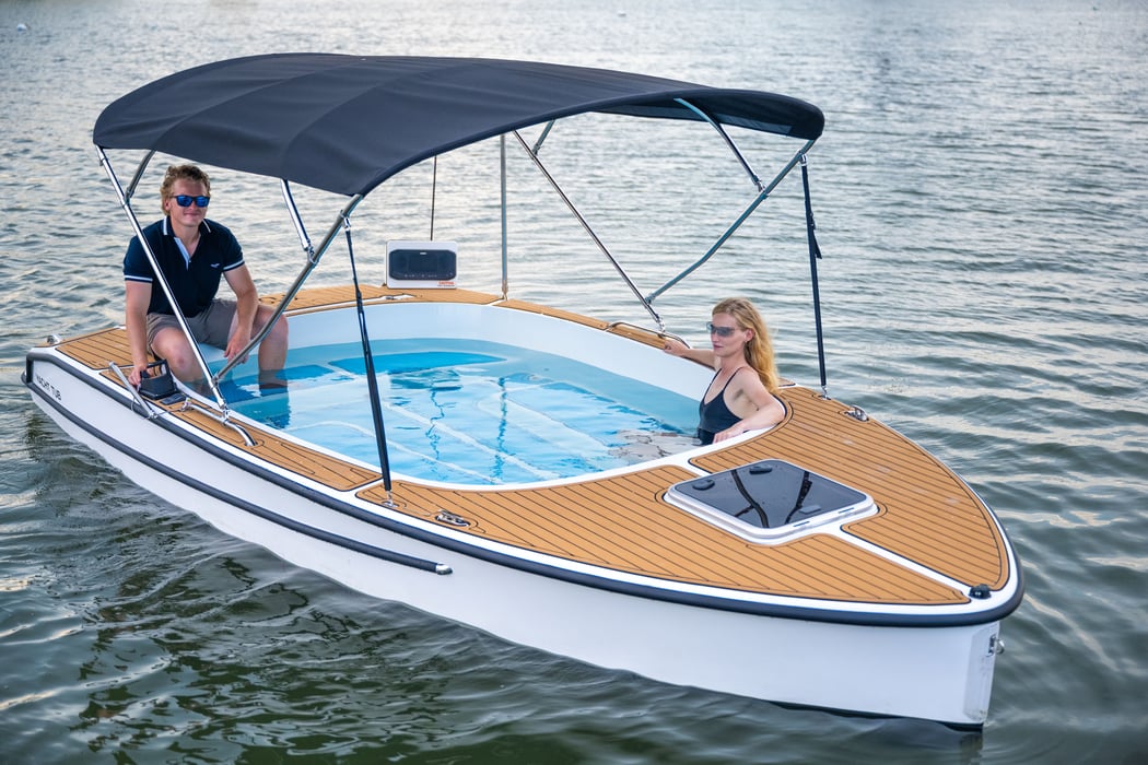 Hot-Tub-Chase-Guttman-12