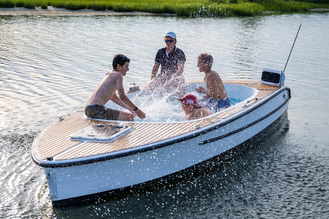 Hot-Tub-Chase-Guttman-29
