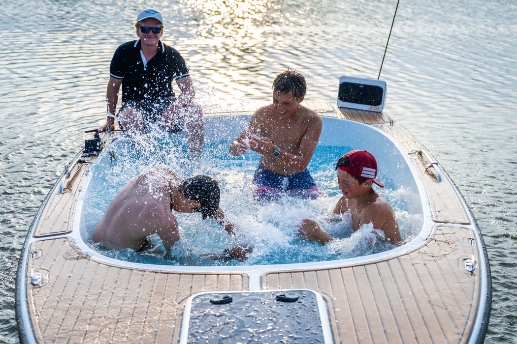 Hot-Tub-Chase-Guttman-34