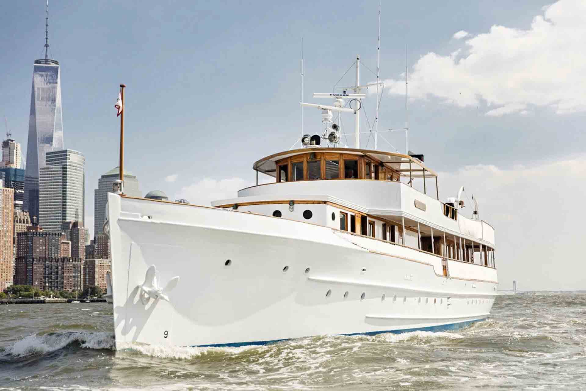 122' Hamptons Event Yacht Image 1