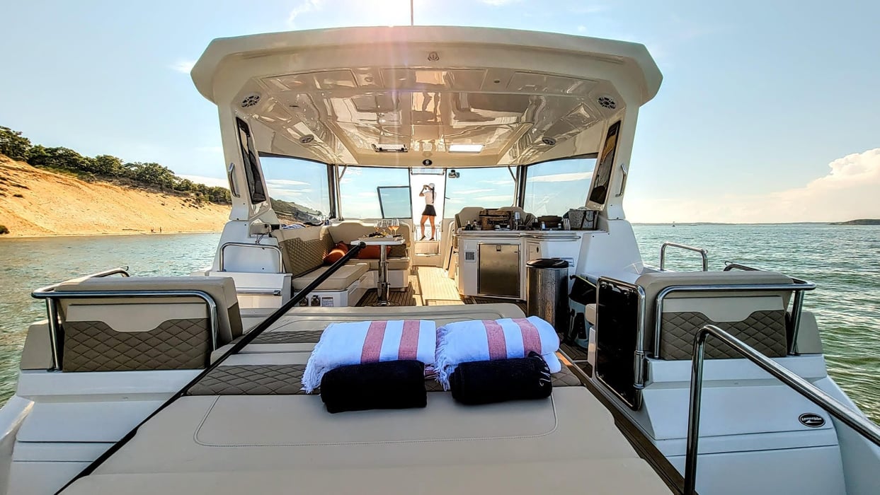 36' Aquila + Seabob and 27' Yamaha Tie-Up (23 Guests)