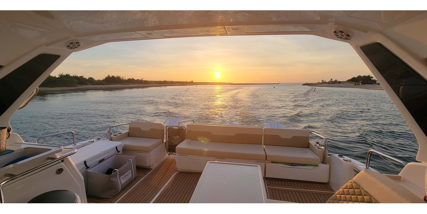 36' Aquila + Seabob and 27' Yamaha Tie-Up (23 Guests)