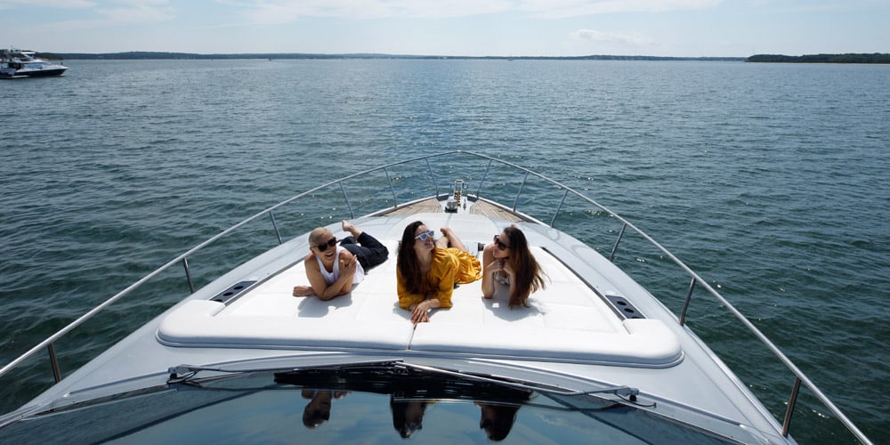 62' Pershing + Seabobs and 26' Mastercraft Tie-Up (25 Guests)