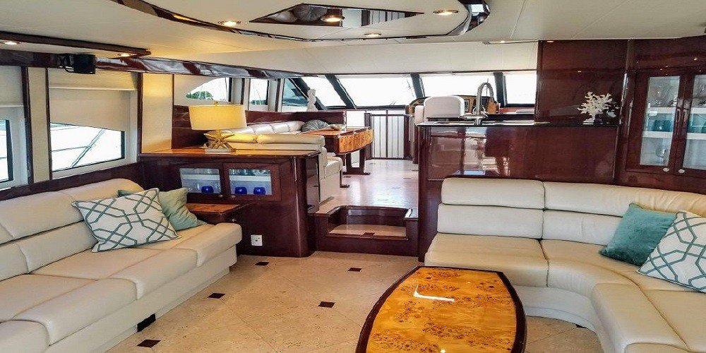 65' Flybridge Image 4